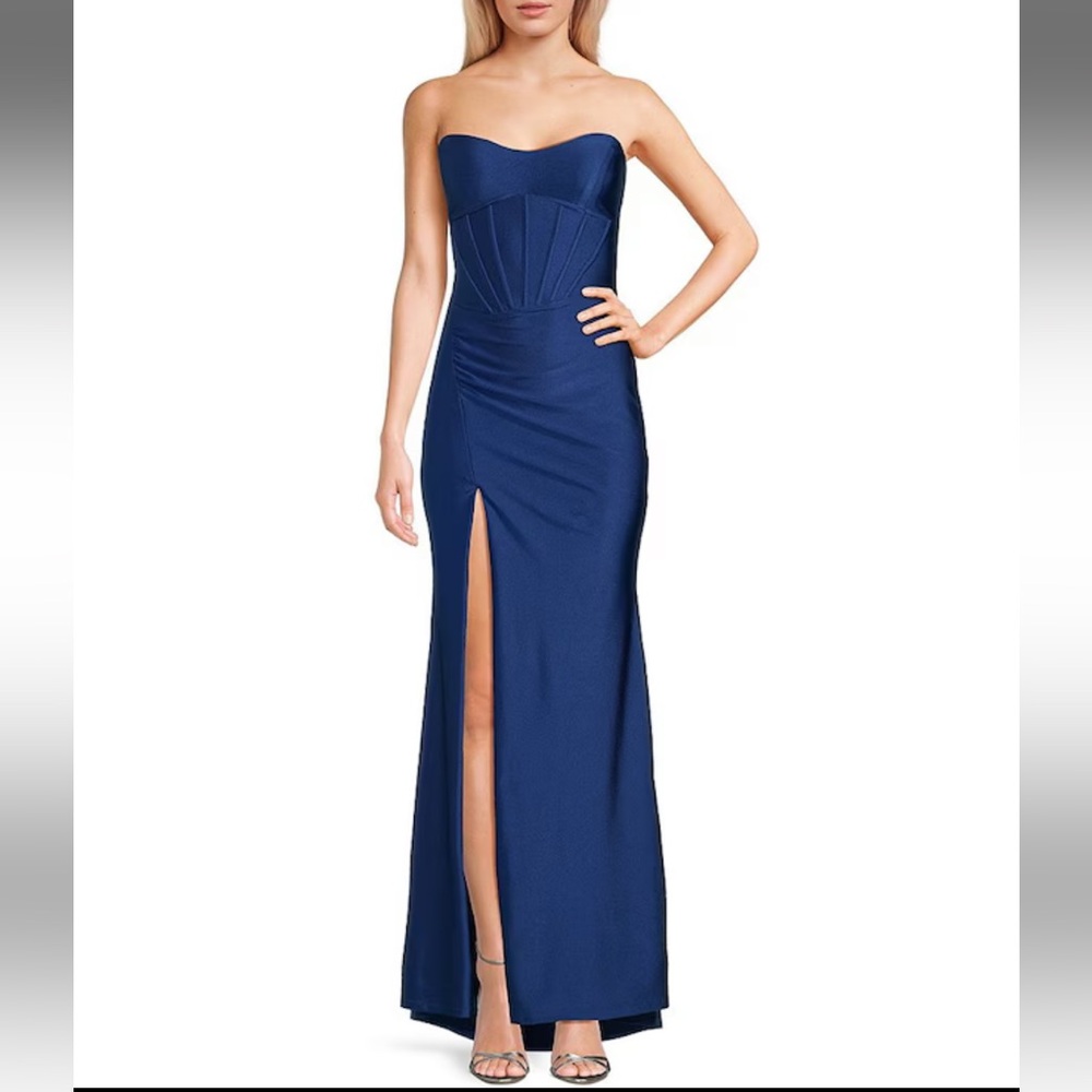 Chic Strapless Midnight Blue Gown